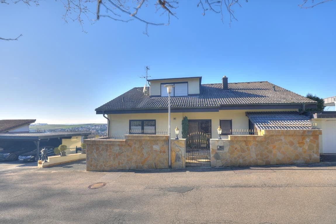 Prodej domu 332 m², pozemek 637 m², Untergruppenbach, Bádensko-Württembersko Prodej domu 332 m², pozemek 637 m², Untergruppenbach, Bádensko-Württembersko