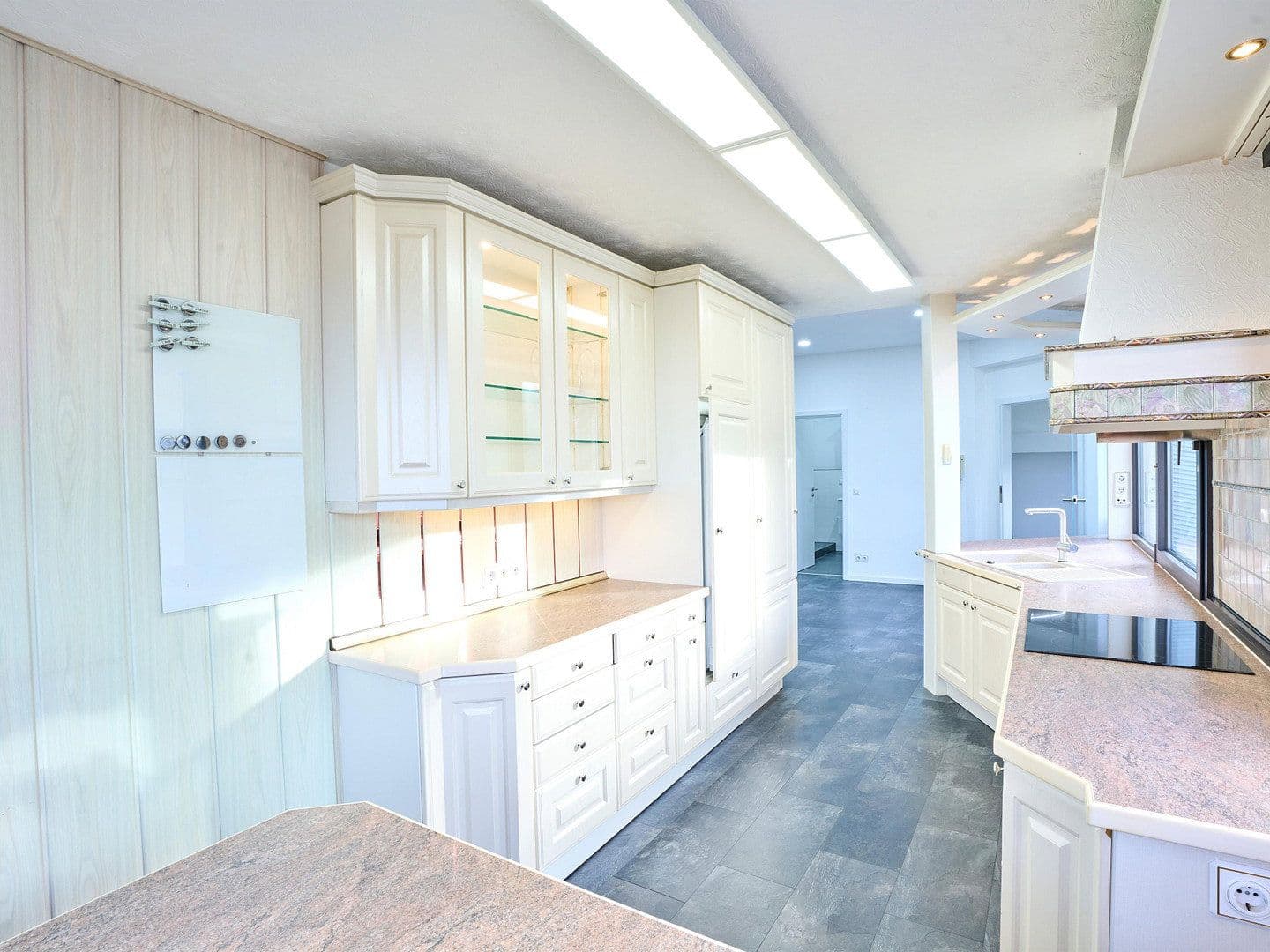 Prodej domu 332 m², pozemek 637 m², Untergruppenbach, Bádensko-Württembersko Prodej domu 332 m², pozemek 637 m², Untergruppenbach, Bádensko-Württembersko