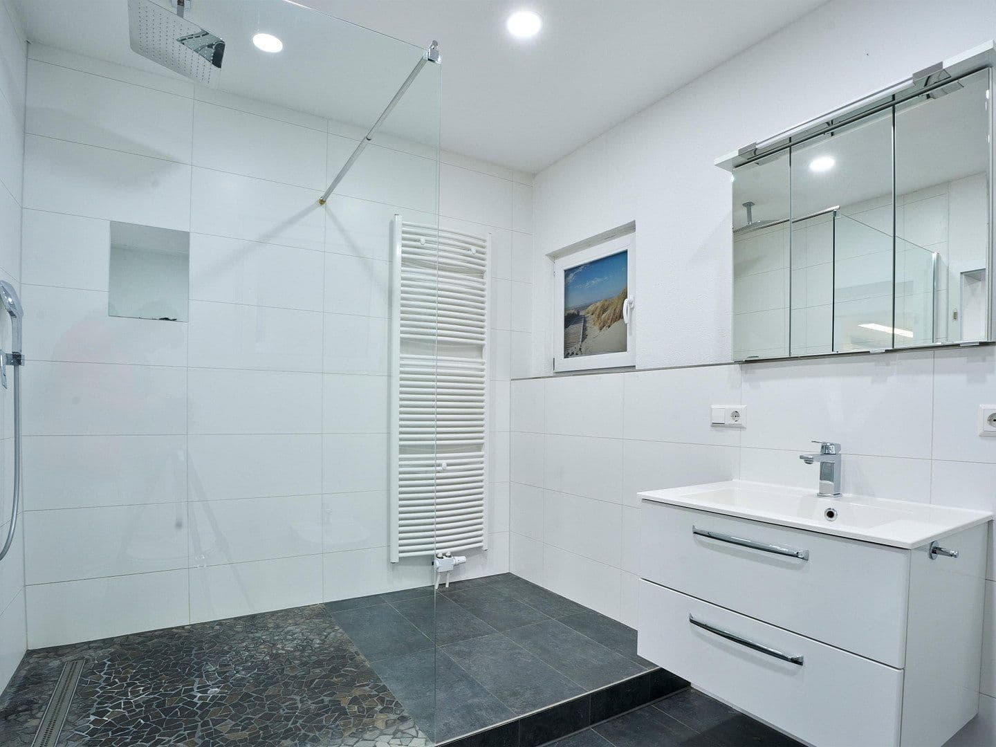 Prodej domu 332 m², pozemek 637 m², Untergruppenbach, Bádensko-Württembersko Prodej domu 332 m², pozemek 637 m², Untergruppenbach, Bádensko-Württembersko