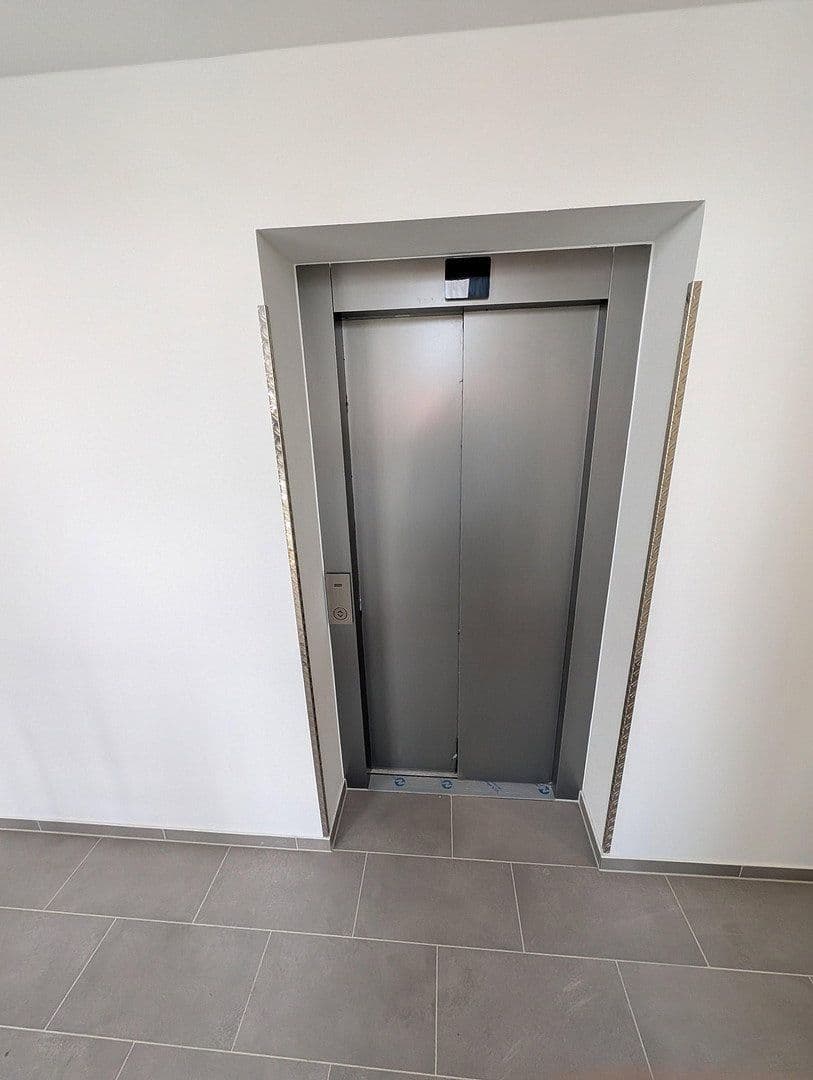 Pronájem bytu 3+1 68 m², Hamburger Allee 51b, Nauen, Braniborsko Pronájem bytu 3+1 68 m², Hamburger Allee 51b, Nauen, Braniborsko