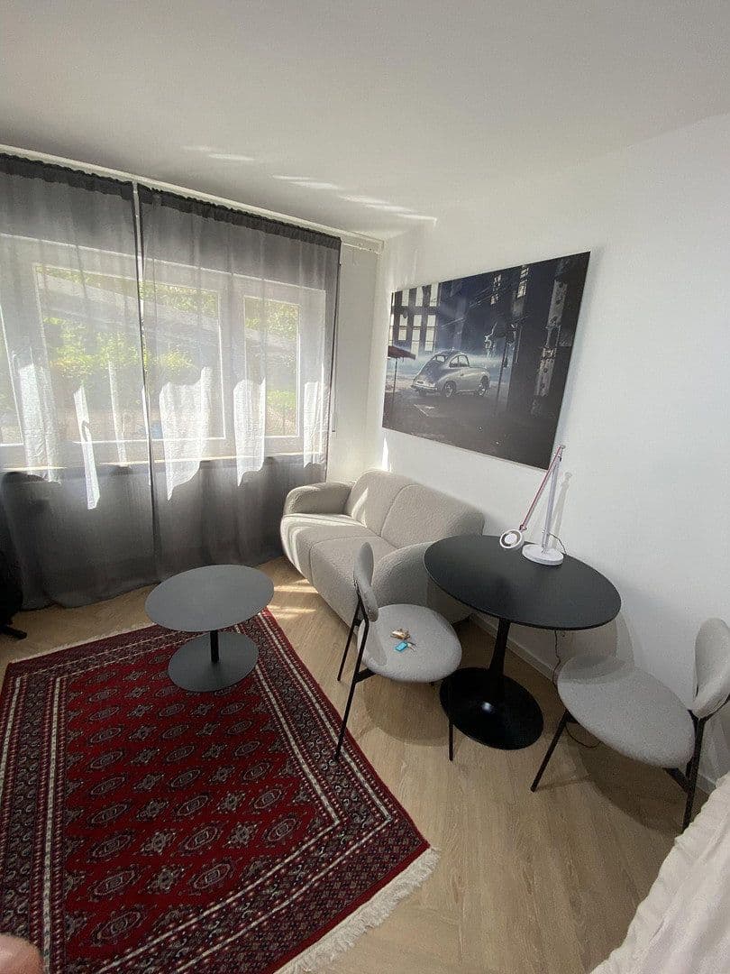 Pronájem bytu 1+1 30 m², Aspergstr. 24, Stuttgart, Bádensko-Württembersko Pronájem bytu 1+1 30 m², Aspergstr. 24, Stuttgart, Bádensko-Württembersko