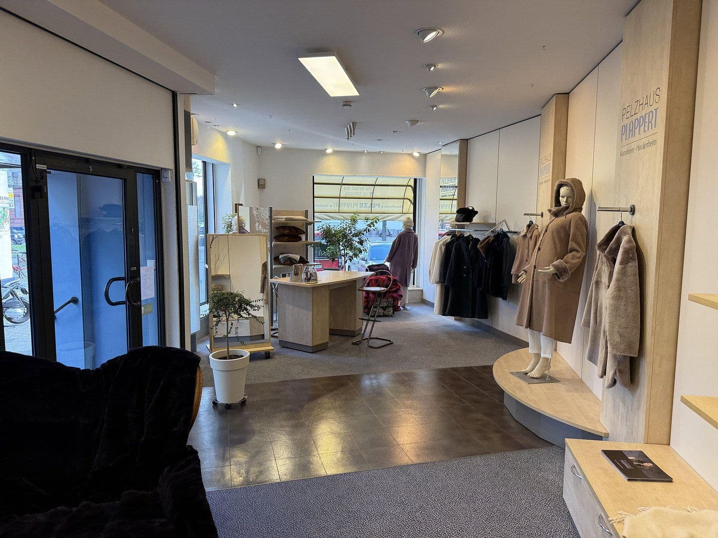 Pronájem nebytového prostoru 107 m², R7 27, Mannheim, Bádensko-Württembersko Pronájem nebytového prostoru 107 m², R7 27, Mannheim, Bádensko-Württembersko