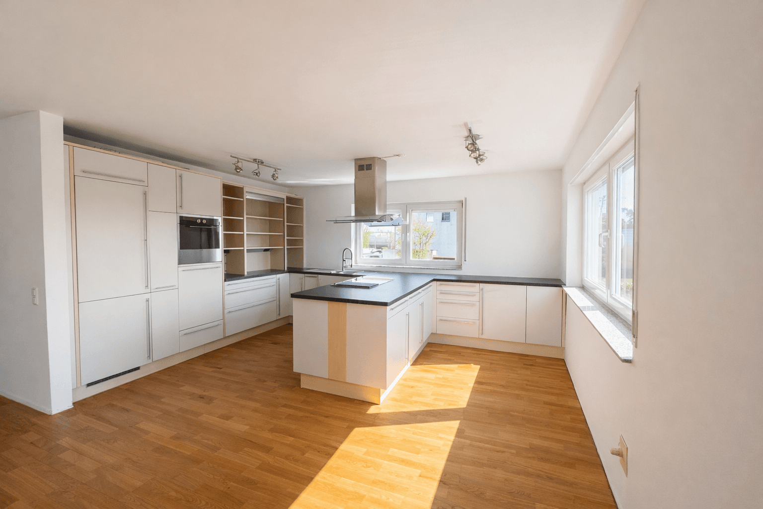 Prodej bytu 3+1 98 m², Savoyenring 10, Mörfelden-Walldorf, Hessen Prodej bytu 3+1 98 m², Savoyenring 10, Mörfelden-Walldorf, Hessen