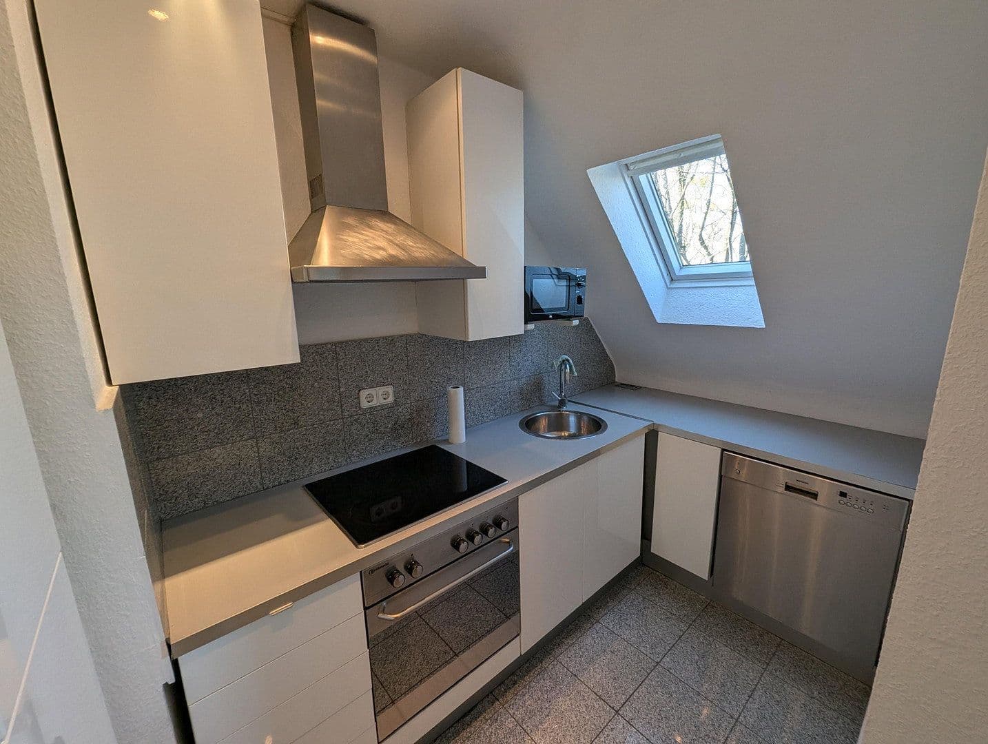 Pronájem bytu 3+1 63 m², Hüttmannstr. 42-44, Essen, Severní Porýní-Vestfálsko Pronájem bytu 3+1 63 m², Hüttmannstr. 42-44, Essen, Severní Porýní-Vestfálsko