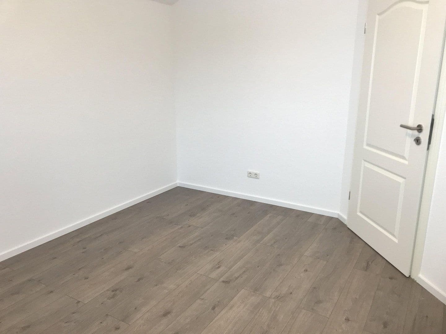 Pronájem bytu 3+1 90 m², Bahnhofstraße 47d, Groß-Bieberau, Hessen Pronájem bytu 3+1 90 m², Bahnhofstraße 47d, Groß-Bieberau, Hessen
