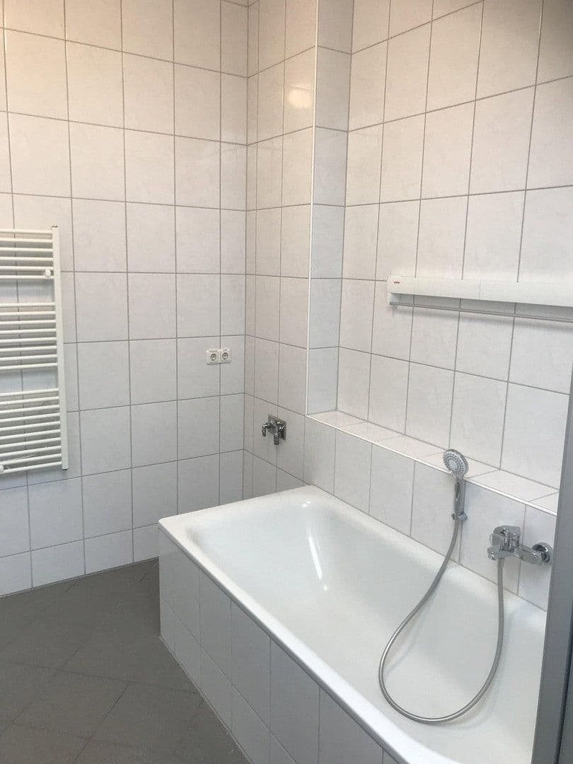 Pronájem bytu 3+1 90 m², Bahnhofstraße 47d, Groß-Bieberau, Hessen Pronájem bytu 3+1 90 m², Bahnhofstraße 47d, Groß-Bieberau, Hessen