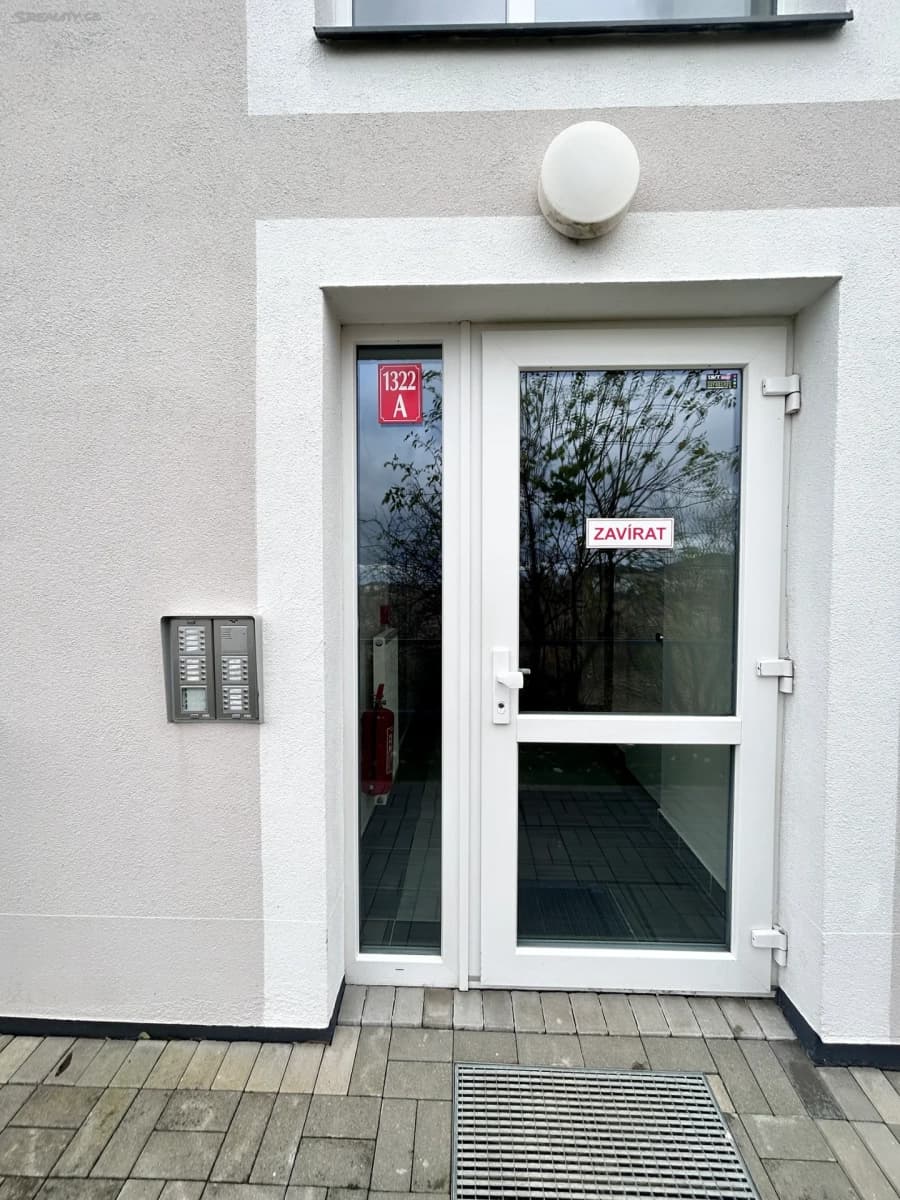 Pronájem bytu 2+1 68 m², Nákupní, Jesenice, Středočeský kraj Pronájem bytu 2+1 68 m², Nákupní, Jesenice, Středočeský kraj