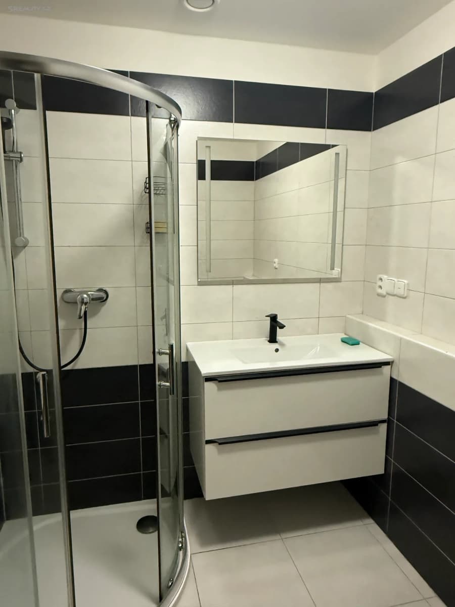 Pronájem bytu 2+1 68 m², Nákupní, Jesenice, Středočeský kraj Pronájem bytu 2+1 68 m², Nákupní, Jesenice, Středočeský kraj