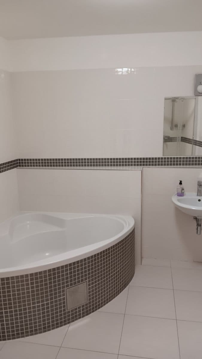Pronájem bytu 4+1 174 m², Staroměstské náměstí, Praha, Praha Pronájem bytu 4+1 174 m², Staroměstské náměstí, Praha, Praha