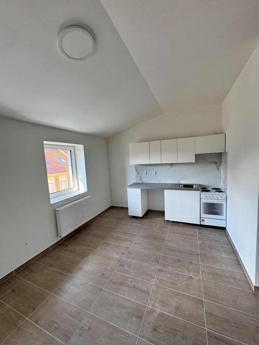 Pronájem bytu 2+kk 43 m², Mikšíčkova, Brno, Jihomoravský kraj Pronájem bytu 2+kk 43 m², Mikšíčkova, Brno, Jihomoravský kraj