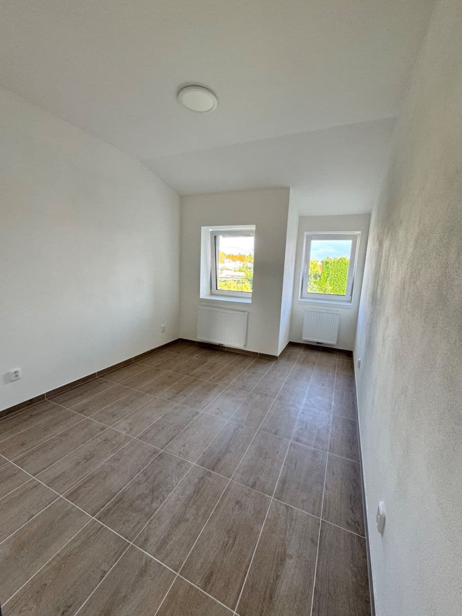 Pronájem bytu 2+kk 43 m², Mikšíčkova, Brno, Jihomoravský kraj Pronájem bytu 2+kk 43 m², Mikšíčkova, Brno, Jihomoravský kraj