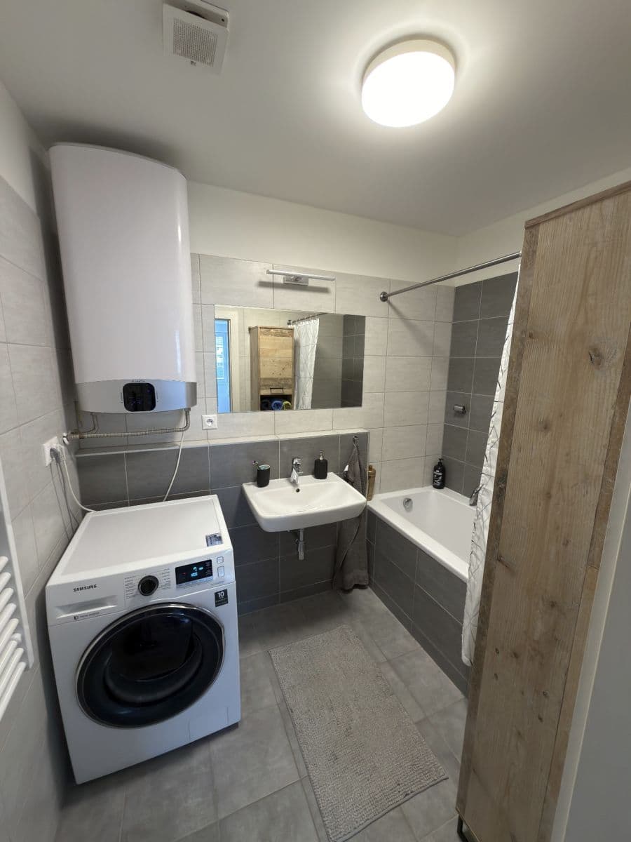 Pronájem bytu 2+1 54 m², Uzbecká, Podunajské Biskupice, Bratislavský kraj Pronájem bytu 2+1 54 m², Uzbecká, Podunajské Biskupice, Bratislavský kraj