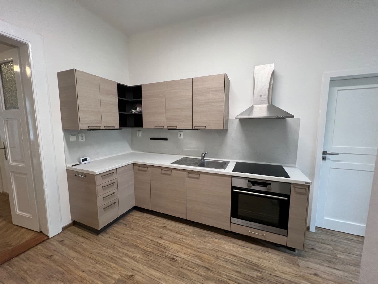 Pronájem bytu 3+1 85 m², Slovinská, Praha, Praha Pronájem bytu 3+1 85 m², Slovinská, Praha, Praha