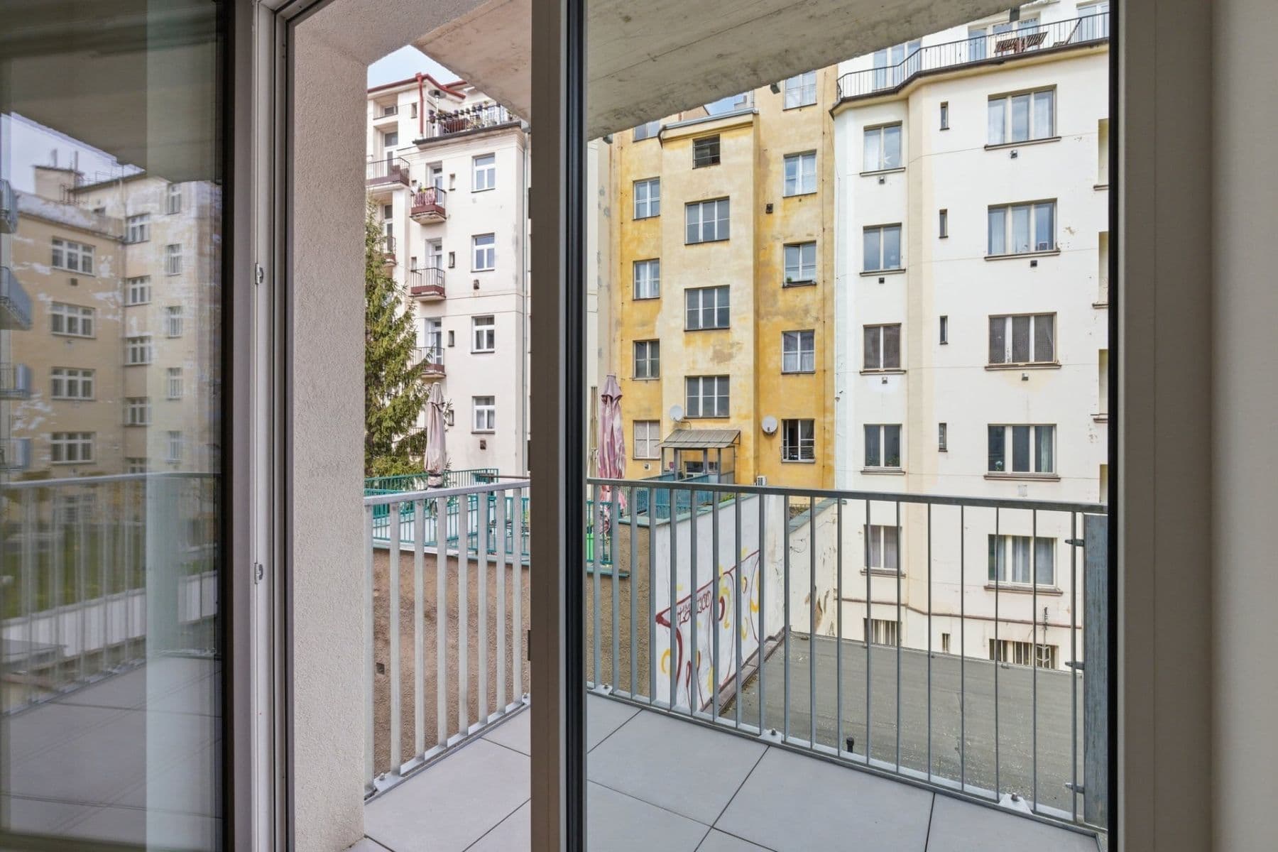 Pronájem bytu 1+kk 23 m², Krymská, Praha, Praha Pronájem bytu 1+kk 23 m², Krymská, Praha, Praha