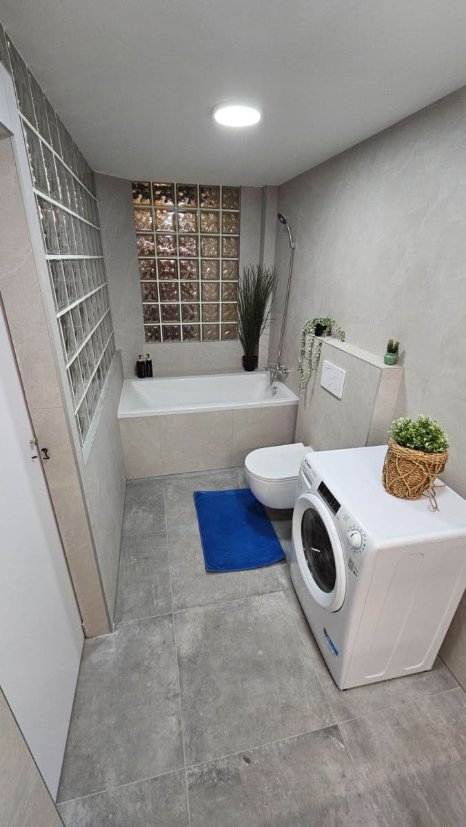 Prodej bytu 2+kk 45 m², Na Valentince, Praha, Praha Prodej bytu 2+kk 45 m², Na Valentince, Praha, Praha