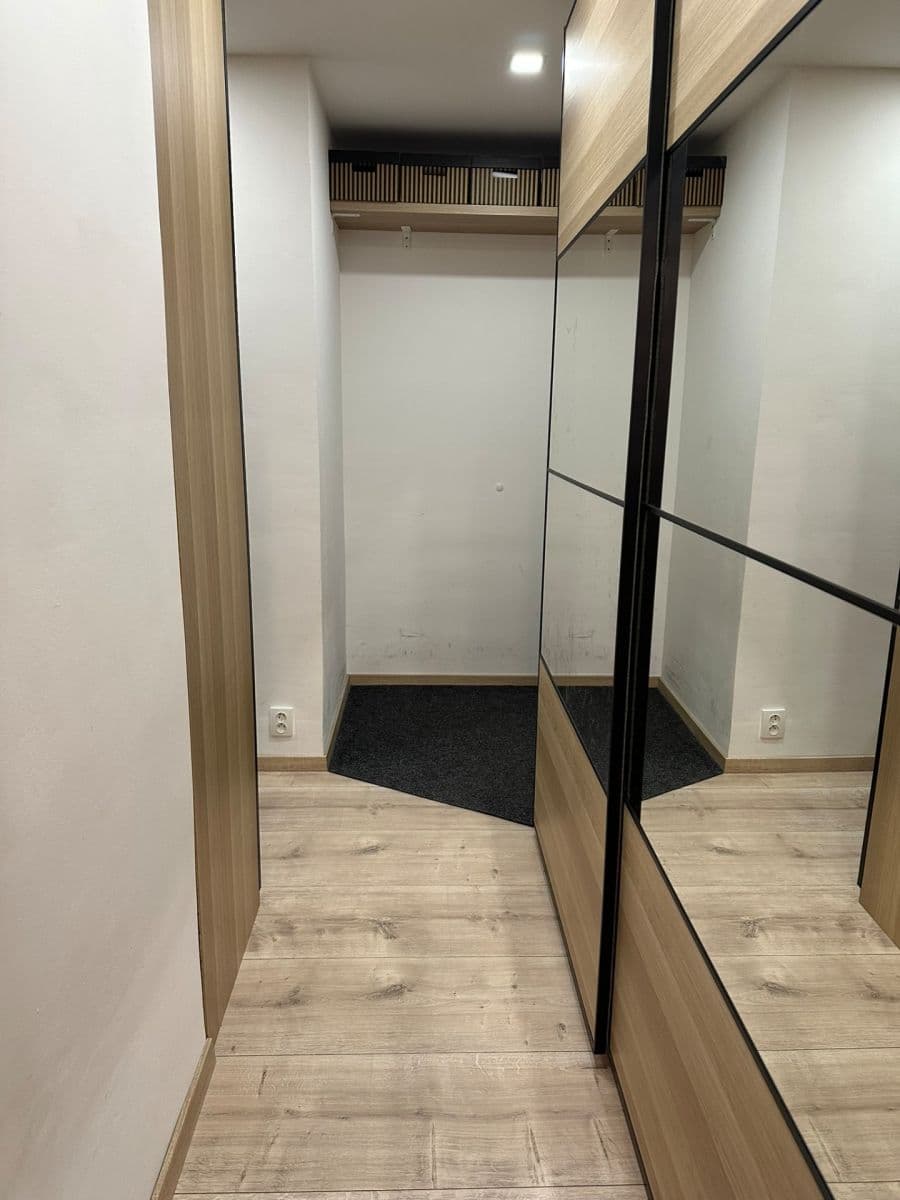 Prodej bytu 2+kk 50 m², Veronské náměstí, Praha, Praha Prodej bytu 2+kk 50 m², Veronské náměstí, Praha, Praha