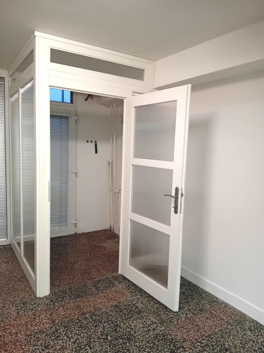 Pronájem nebytového prostoru 31 m², Sněženková, Praha, Praha Pronájem nebytového prostoru 31 m², Sněženková, Praha, Praha