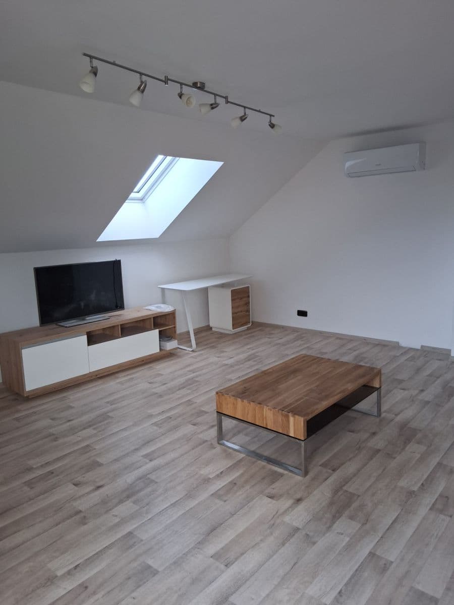 Pronájem bytu 3+1 100 m², Chudčice, Jihomoravský kraj Pronájem bytu 3+1 100 m², Chudčice, Jihomoravský kraj