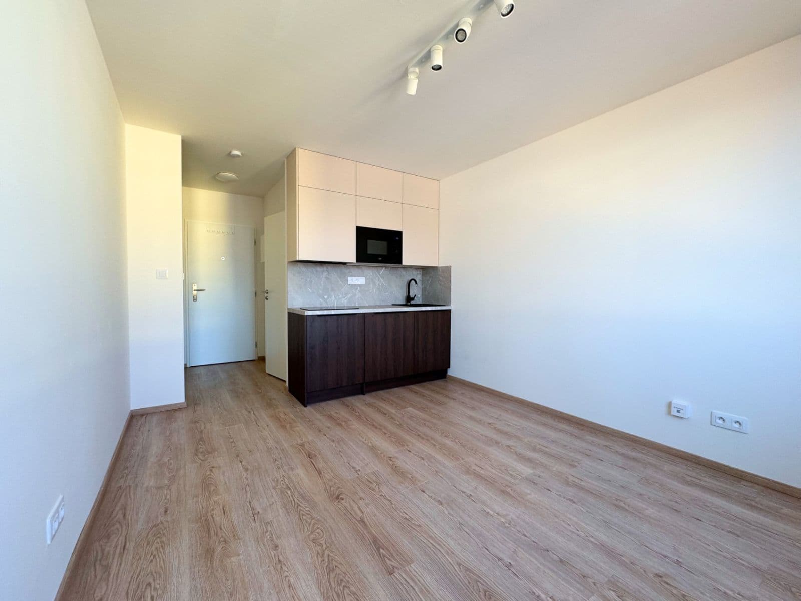 Pronájem bytu 1+kk 19 m², Kubánské náměstí, Praha, Praha Pronájem bytu 1+kk 19 m², Kubánské náměstí, Praha, Praha