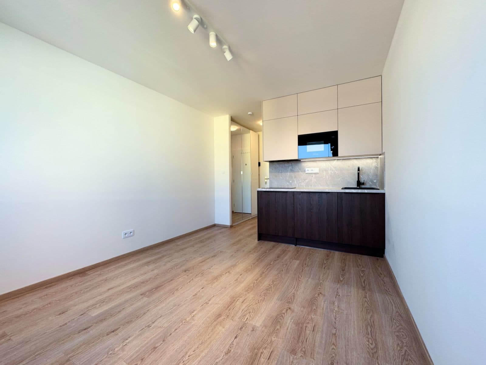 Pronájem bytu 1+kk 19 m², Kubánské náměstí, Praha, Praha Pronájem bytu 1+kk 19 m², Kubánské náměstí, Praha, Praha