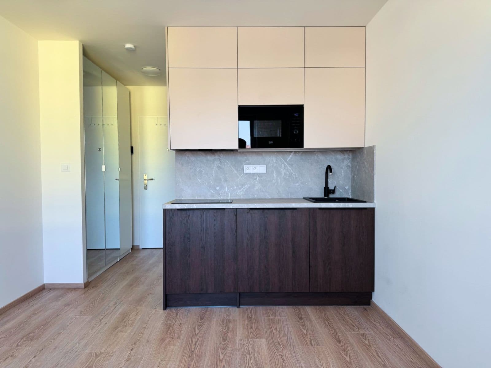 Pronájem bytu 1+kk 19 m², Kubánské náměstí, Praha, Praha Pronájem bytu 1+kk 19 m², Kubánské náměstí, Praha, Praha