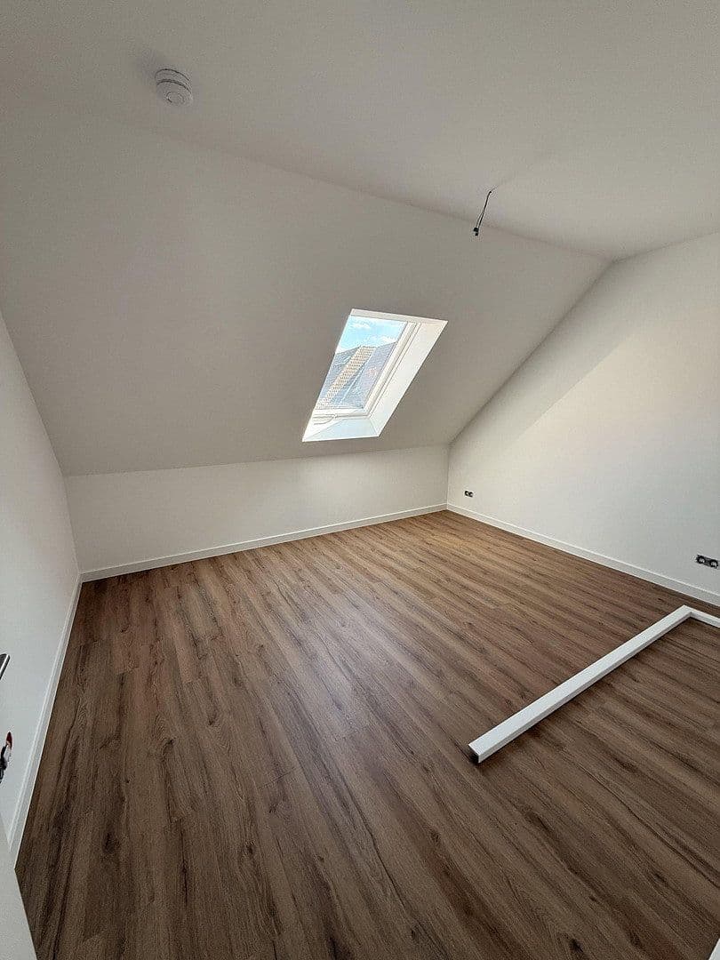 Pronájem bytu 3+1 75 m², Klingerplatz 4, Leipzig, Sasko Pronájem bytu 3+1 75 m², Klingerplatz 4, Leipzig, Sasko