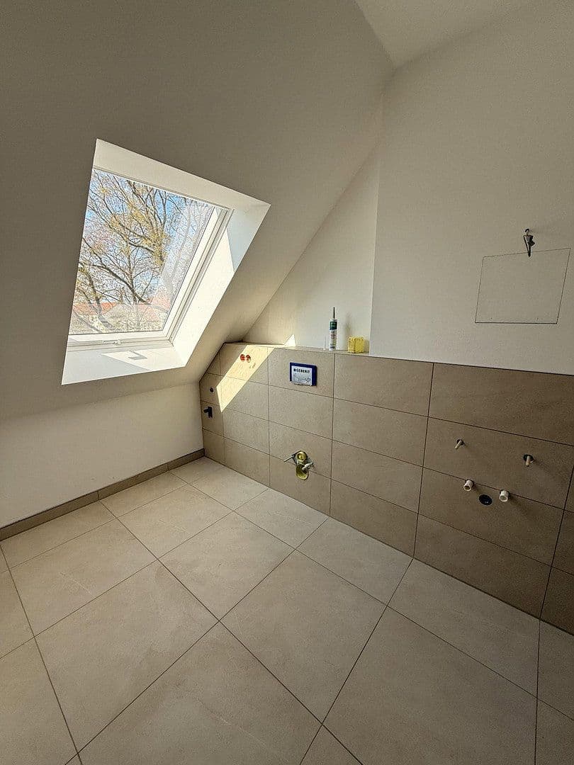 Pronájem bytu 3+1 75 m², Klingerplatz 4, Leipzig, Sasko Pronájem bytu 3+1 75 m², Klingerplatz 4, Leipzig, Sasko