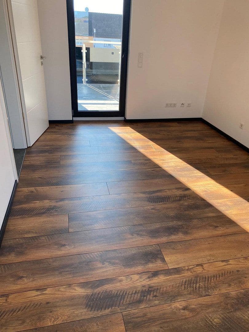 Pronájem domu 140 m², pozemek 300 m², Kassel, Hessen Pronájem domu 140 m², pozemek 300 m², Kassel, Hessen