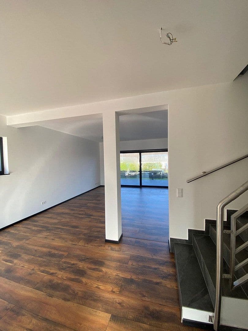 Pronájem domu 140 m², pozemek 300 m², Kassel, Hessen Pronájem domu 140 m², pozemek 300 m², Kassel, Hessen