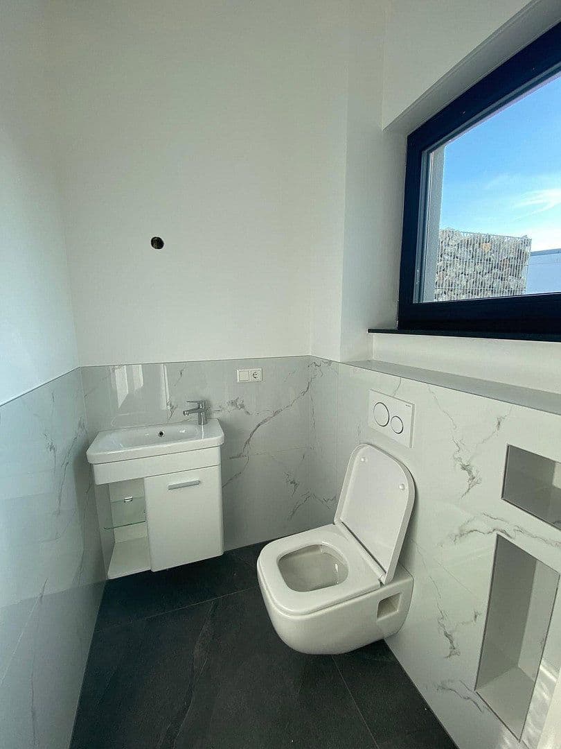 Pronájem domu 140 m², pozemek 300 m², Kassel, Hessen Pronájem domu 140 m², pozemek 300 m², Kassel, Hessen