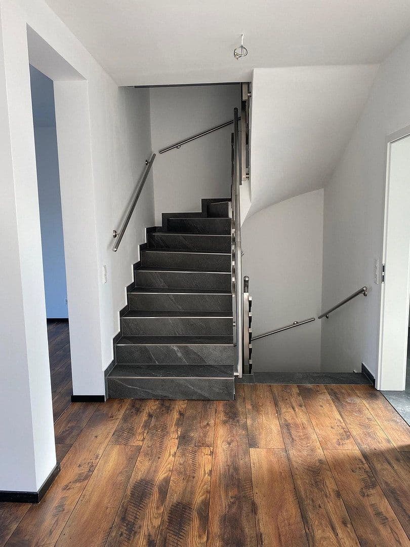 Pronájem domu 140 m², pozemek 300 m², Kassel, Hessen Pronájem domu 140 m², pozemek 300 m², Kassel, Hessen