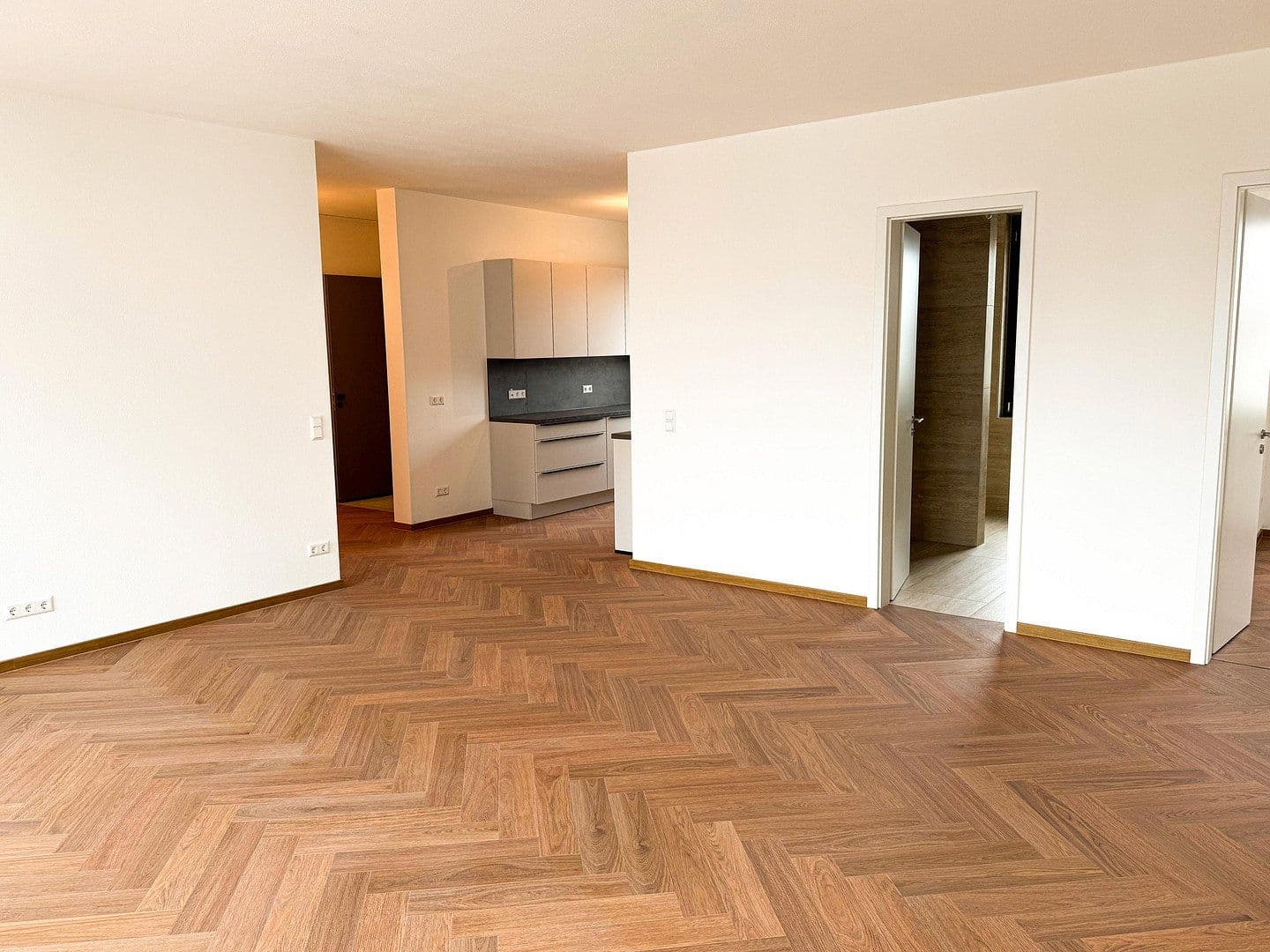 Pronájem bytu 3+1 110 m², Justinus-Kerner-Str. 23, Denkendorf, Bádensko-Württembersko Pronájem bytu 3+1 110 m², Justinus-Kerner-Str. 23, Denkendorf, Bádensko-Württembersko