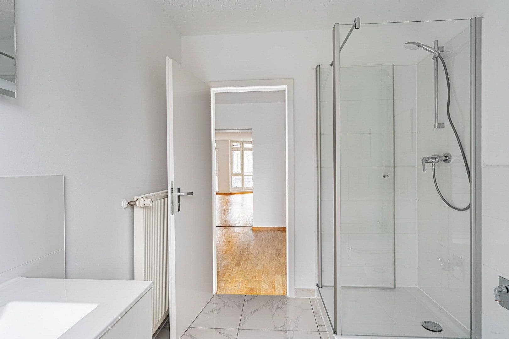 Pronájem bytu 3+1 140 m², Alfred-Kowalke-Str.14, Berlin, Berlín Pronájem bytu 3+1 140 m², Alfred-Kowalke-Str.14, Berlin, Berlín