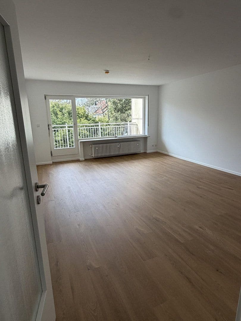 Pronájem bytu 3+1 78 m², Altmühlstraße, München, Bavorsko Pronájem bytu 3+1 78 m², Altmühlstraße, München, Bavorsko