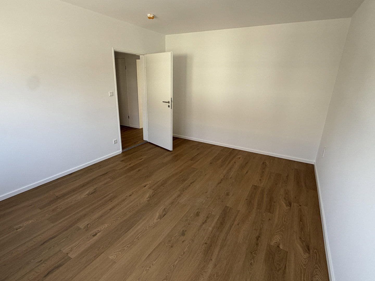 Pronájem bytu 3+1 78 m², Altmühlstraße, München, Bavorsko Pronájem bytu 3+1 78 m², Altmühlstraße, München, Bavorsko