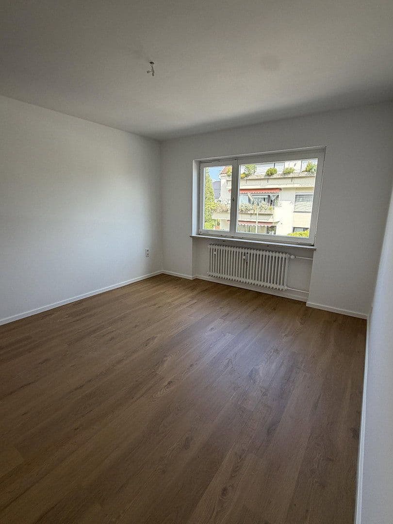 Pronájem bytu 3+1 78 m², Altmühlstraße, München, Bavorsko Pronájem bytu 3+1 78 m², Altmühlstraße, München, Bavorsko