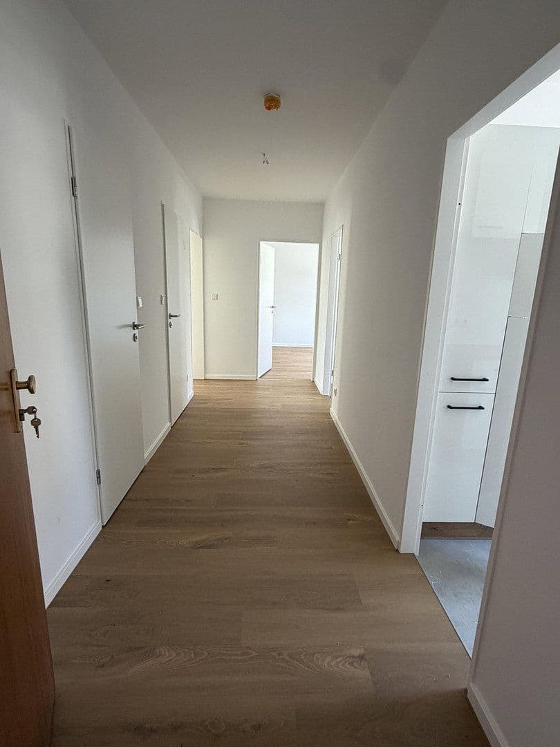 Pronájem bytu 3+1 78 m², Altmühlstraße, München, Bavorsko Pronájem bytu 3+1 78 m², Altmühlstraße, München, Bavorsko