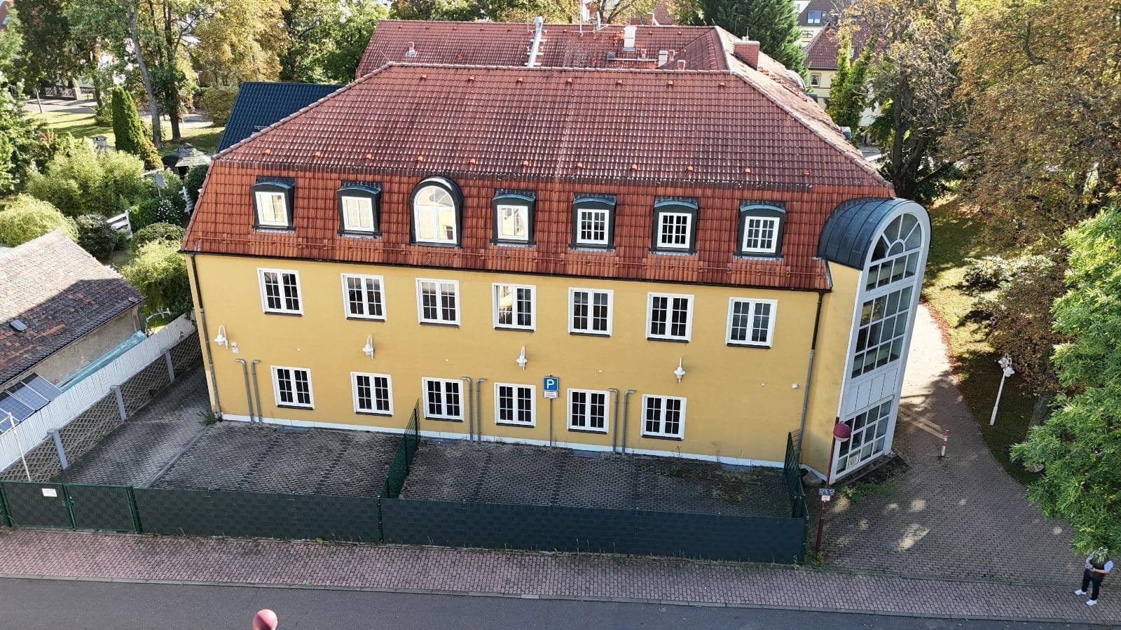 Prodej domu 1.843 m², pozemek 1.250 m², Krakauer Straße 49, Markranstädt, Sasko Prodej domu 1.843 m², pozemek 1.250 m², Krakauer Straße 49, Markranstädt, Sasko