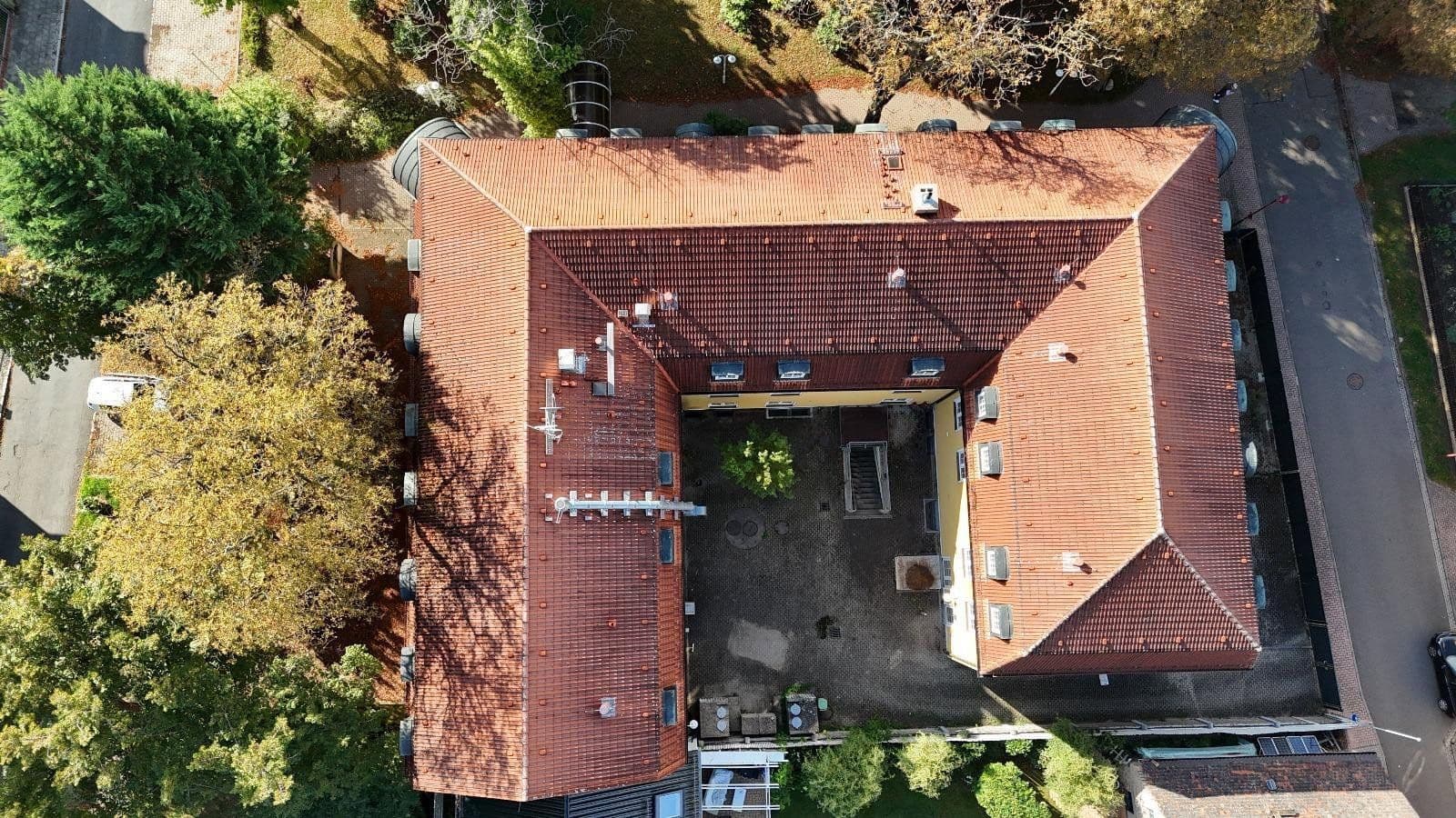 Prodej domu 1.843 m², pozemek 1.250 m², Krakauer Straße 49, Markranstädt, Sasko Prodej domu 1.843 m², pozemek 1.250 m², Krakauer Straße 49, Markranstädt, Sasko
