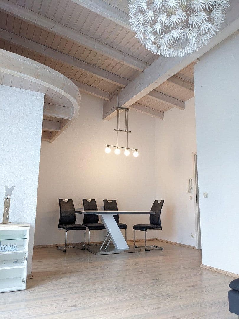 Pronájem bytu 3+1 80 m², Untereisesheim, Bádensko-Württembersko Pronájem bytu 3+1 80 m², Untereisesheim, Bádensko-Württembersko