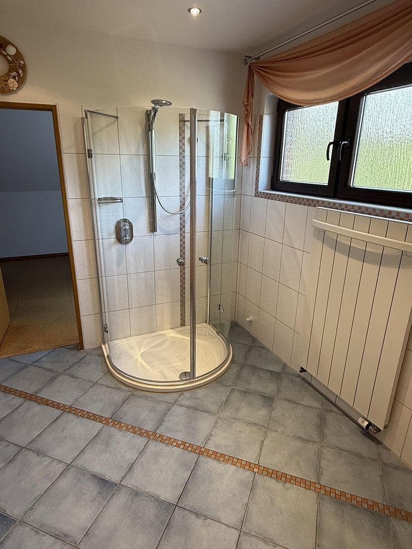 Prodej domu 211 m², pozemek 939 m², Großenkneten, Dolní Sasko Prodej domu 211 m², pozemek 939 m², Großenkneten, Dolní Sasko