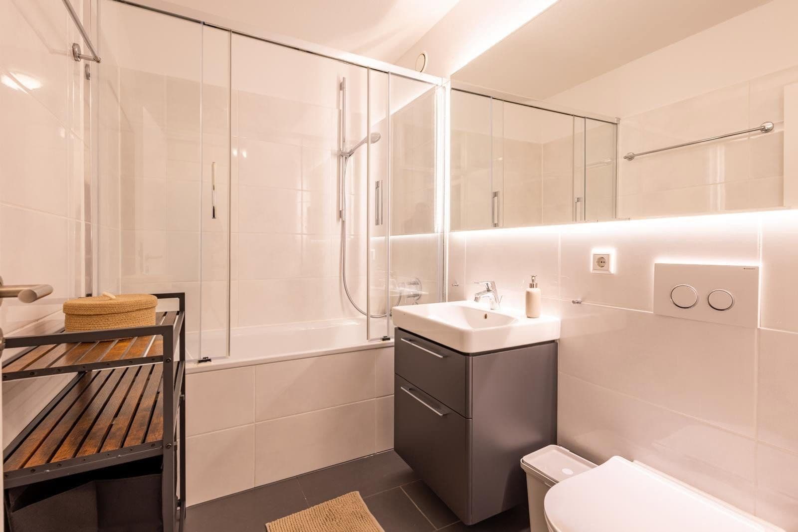 Pronájem bytu 2+1 50 m², Johann-Fichte-Str.11, München, Bavorsko Pronájem bytu 2+1 50 m², Johann-Fichte-Str.11, München, Bavorsko