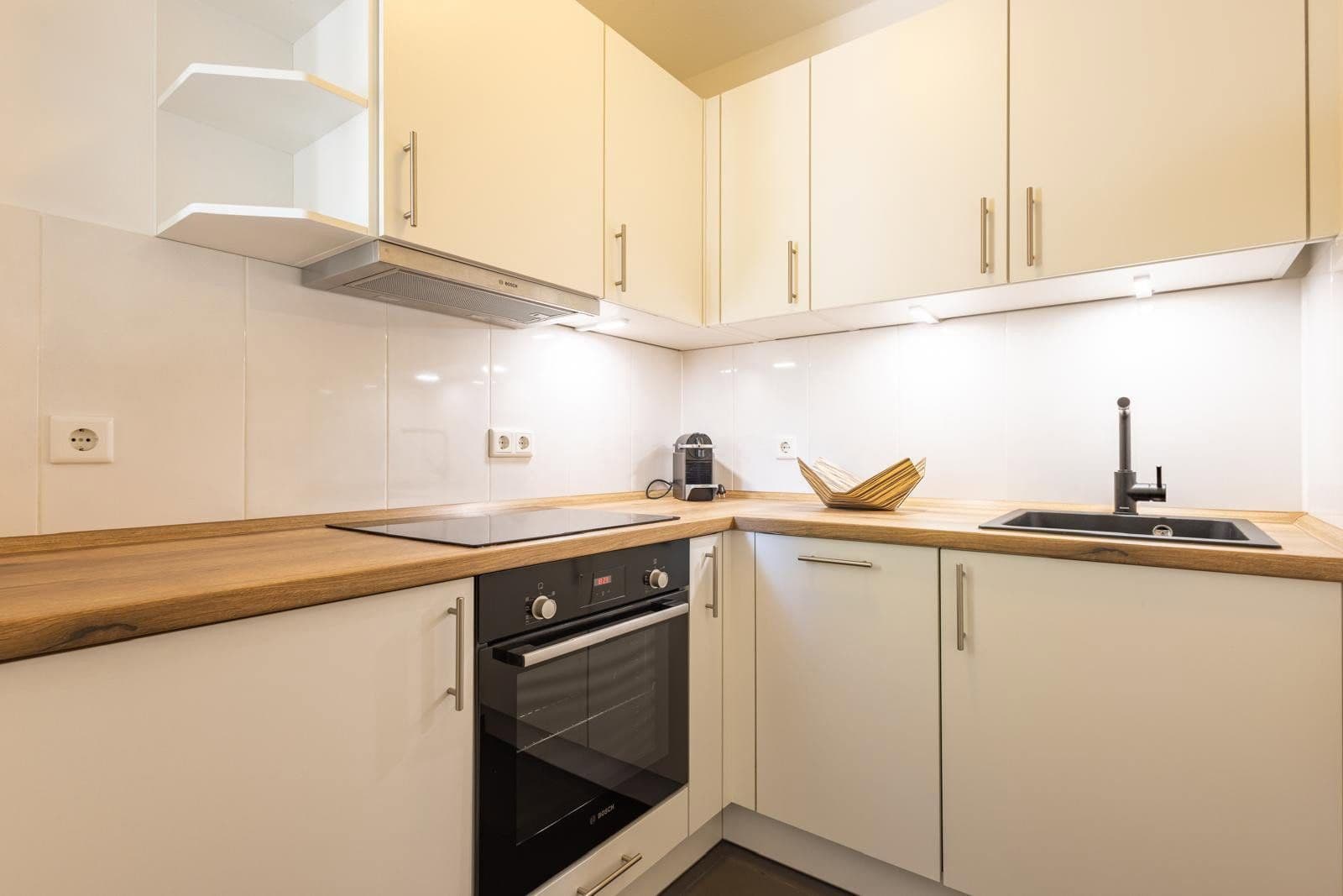 Pronájem bytu 2+1 50 m², Johann-Fichte-Str.11, München, Bavorsko Pronájem bytu 2+1 50 m², Johann-Fichte-Str.11, München, Bavorsko