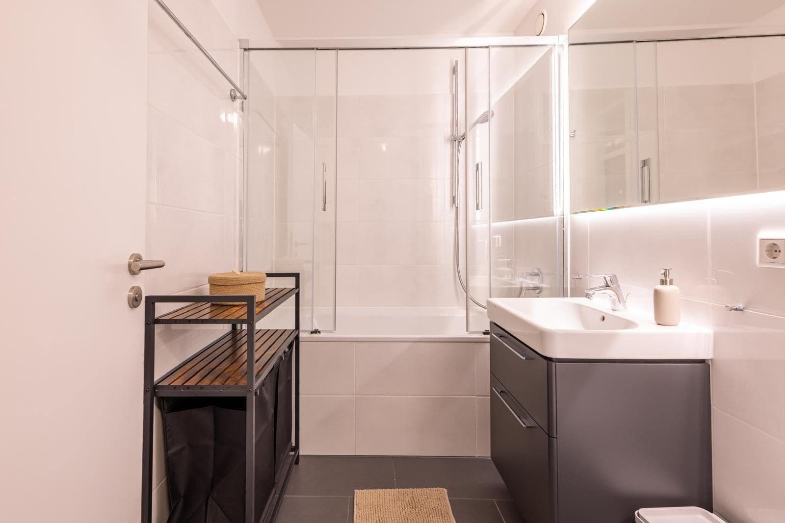 Pronájem bytu 2+1 50 m², Johann-Fichte-Str.11, München, Bavorsko Pronájem bytu 2+1 50 m², Johann-Fichte-Str.11, München, Bavorsko