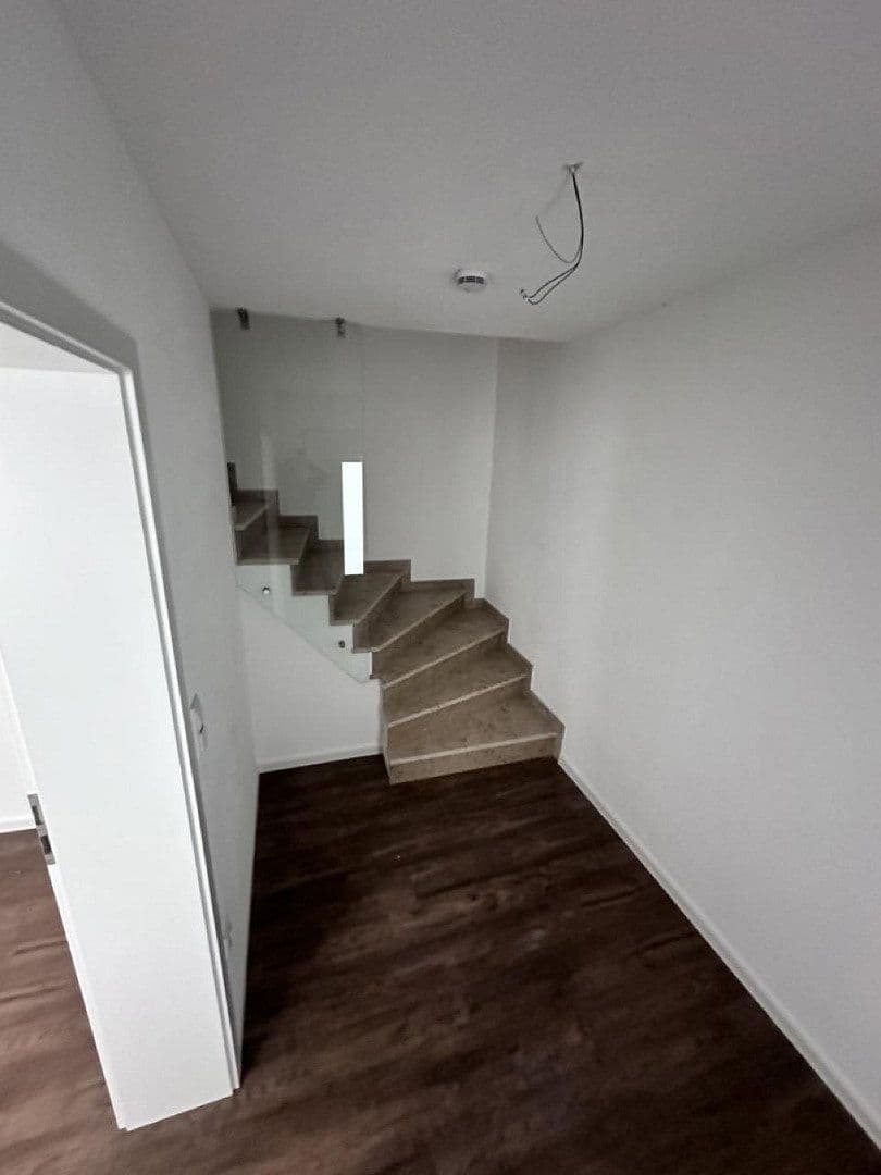 Pronájem bytu 4+1 99 m², Max-von-Müller-Str. 8, Rottenburg a. d. Laaber, Bavorsko Pronájem bytu 4+1 99 m², Max-von-Müller-Str. 8, Rottenburg a. d. Laaber, Bavorsko