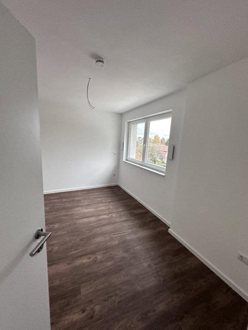 Pronájem bytu 4+1 99 m², Max-von-Müller-Str. 8, Rottenburg a. d. Laaber, Bavorsko Pronájem bytu 4+1 99 m², Max-von-Müller-Str. 8, Rottenburg a. d. Laaber, Bavorsko