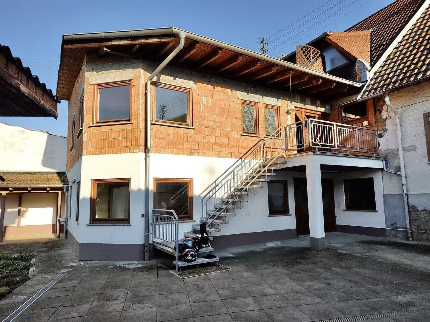 Prodej domu 294 m², pozemek 822 m², Östringen, Bádensko-Württembersko Prodej domu 294 m², pozemek 822 m², Östringen, Bádensko-Württembersko