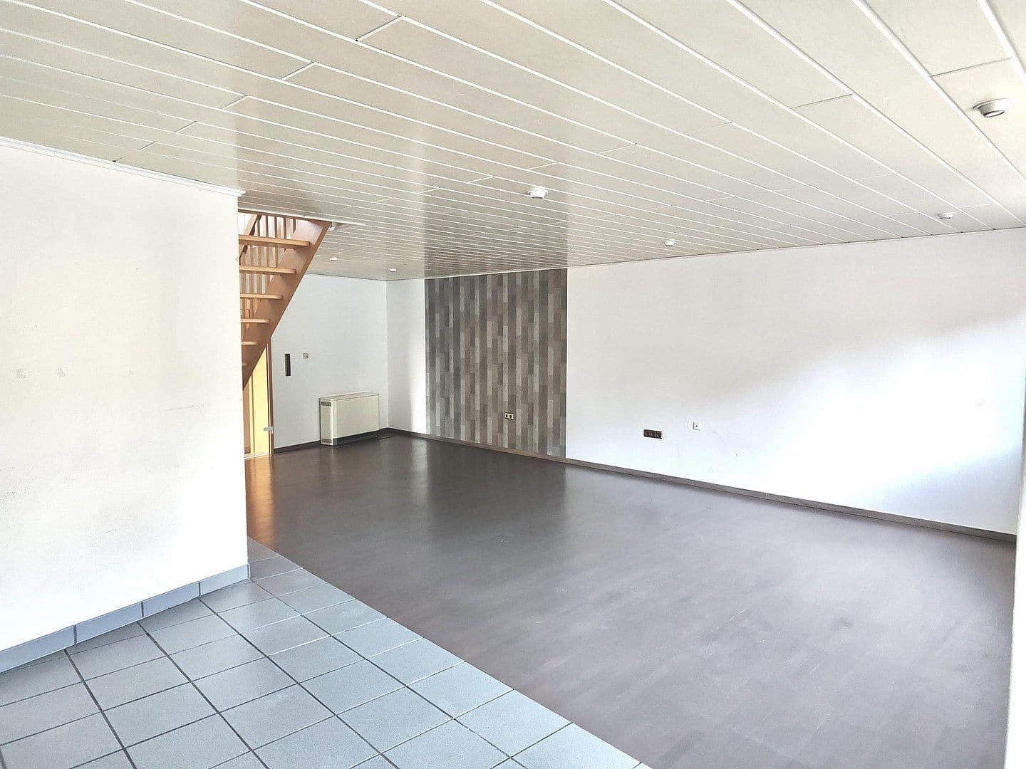 Prodej domu 294 m², pozemek 822 m², Östringen, Bádensko-Württembersko Prodej domu 294 m², pozemek 822 m², Östringen, Bádensko-Württembersko