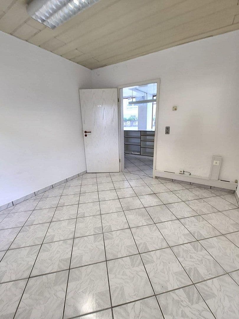 Prodej domu 294 m², pozemek 822 m², Östringen, Bádensko-Württembersko Prodej domu 294 m², pozemek 822 m², Östringen, Bádensko-Württembersko