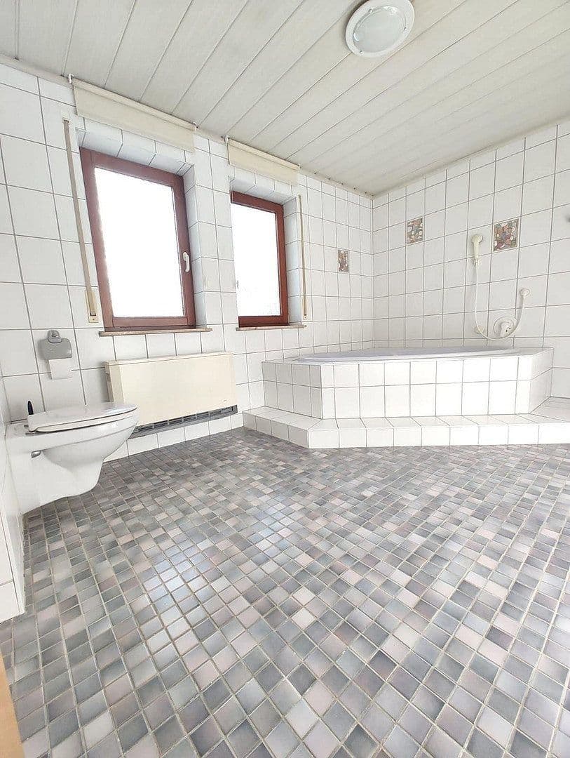 Prodej domu 294 m², pozemek 822 m², Östringen, Bádensko-Württembersko Prodej domu 294 m², pozemek 822 m², Östringen, Bádensko-Württembersko